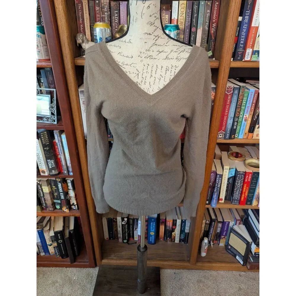 Goats Women’s Size Medium Gray 100% Cashmere Pullover Sweater Top